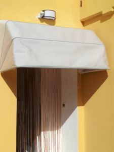 cappottina a tinta unita su misura per ingresso casa