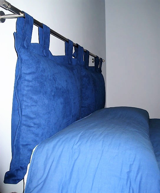 asta più cuscini in alcantara per testata letto