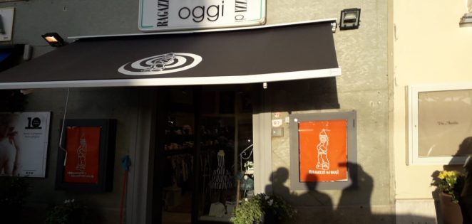 tenda a bracci per negozio di abbigliamento bambini a donoratico (livorno)