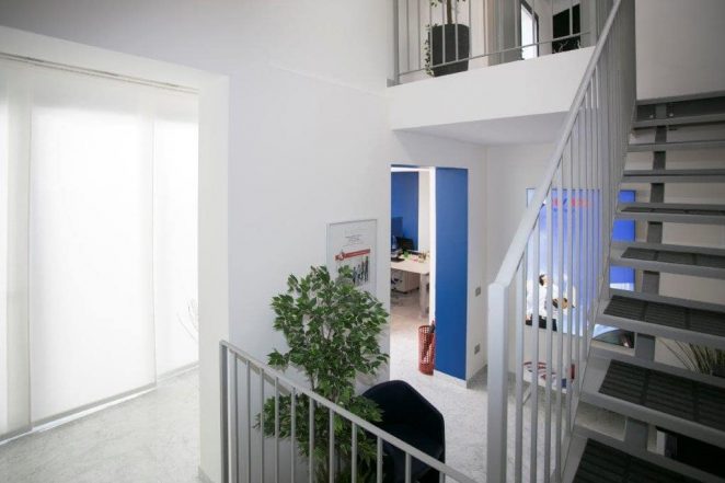 tende a pannelli su misura in etamine ignifuga per agenzia immobiliare