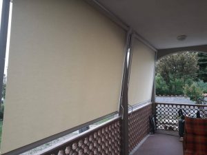 2 tende a caduta verticale senza cuciture in Toscana