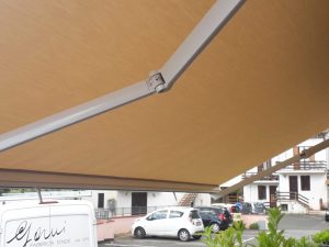 tenda a bracci a tinta unita senza cuciture