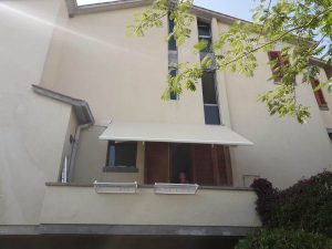 tenda a bracci motorizzata