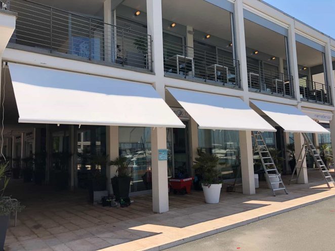 3 tende a bracci con barra quadra in alluminio e motorizzate a marina cala de medici rosignano marittimo