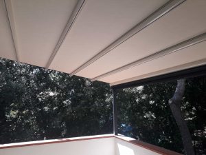 pergola addossata in alluminio antracite a s. vincenzo di livorno