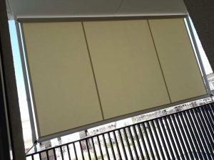 tenda a caduta con guide laterali