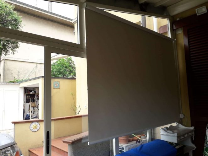 tenda a rullo su misura per veranda
