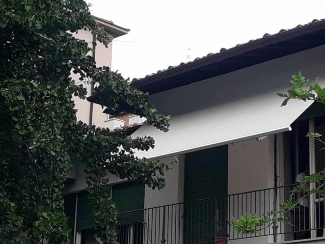 tenda a bracci tinta unita in tessuto grande altezza a livorno