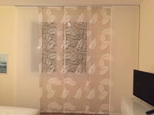 sostituzione pannelli della tenda con nuovi pannelli in tessuto a foglie e tessuto in etamine color avorio