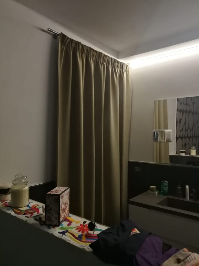 tenda oscurante in tessuto ignifugo opaco per finestra bagno RIF: TC573