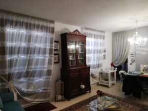 tende arricciate su binario completate con fascia embrasse